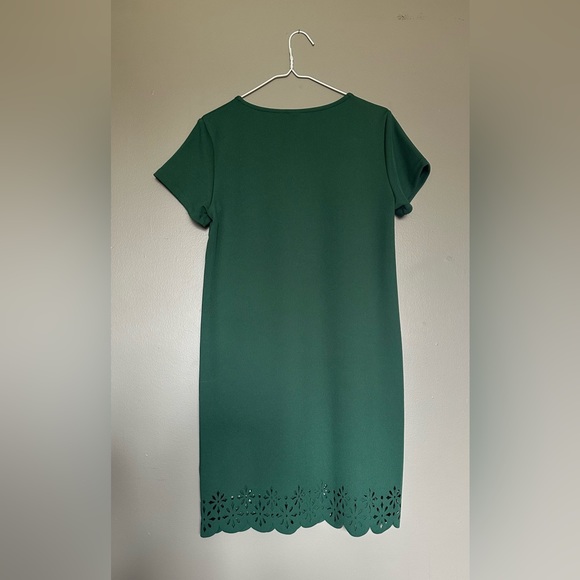 Green crepe dress with bottom detailing - Picture 4 of 4